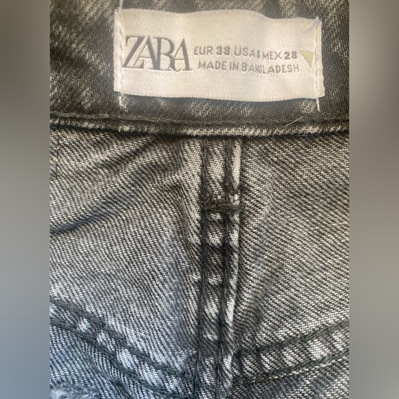 Hardly worn Zara ultra high waist jean shorts - Picture 4 of 5